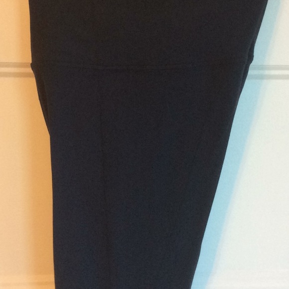 Athleta Powervita navy crops - Picture 2 of 8